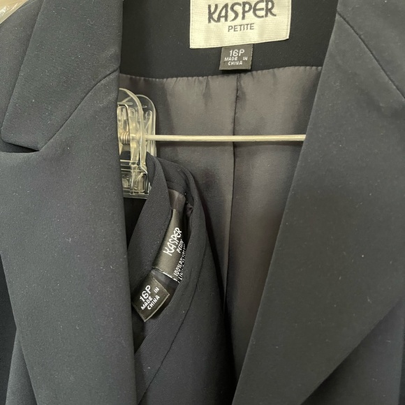 Kasper Navy Suit 3 piece 16P - Picture 2 of 6